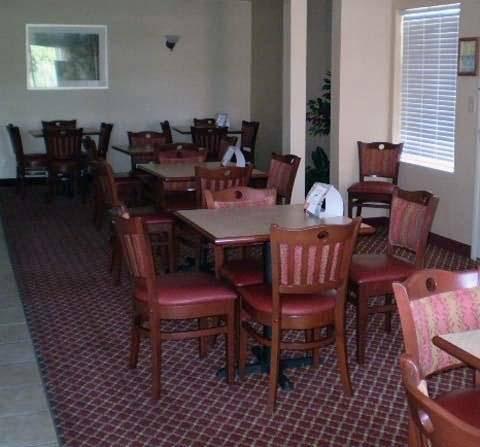 Econo Lodge Inn & Suites Johnson City Restaurace fotografie