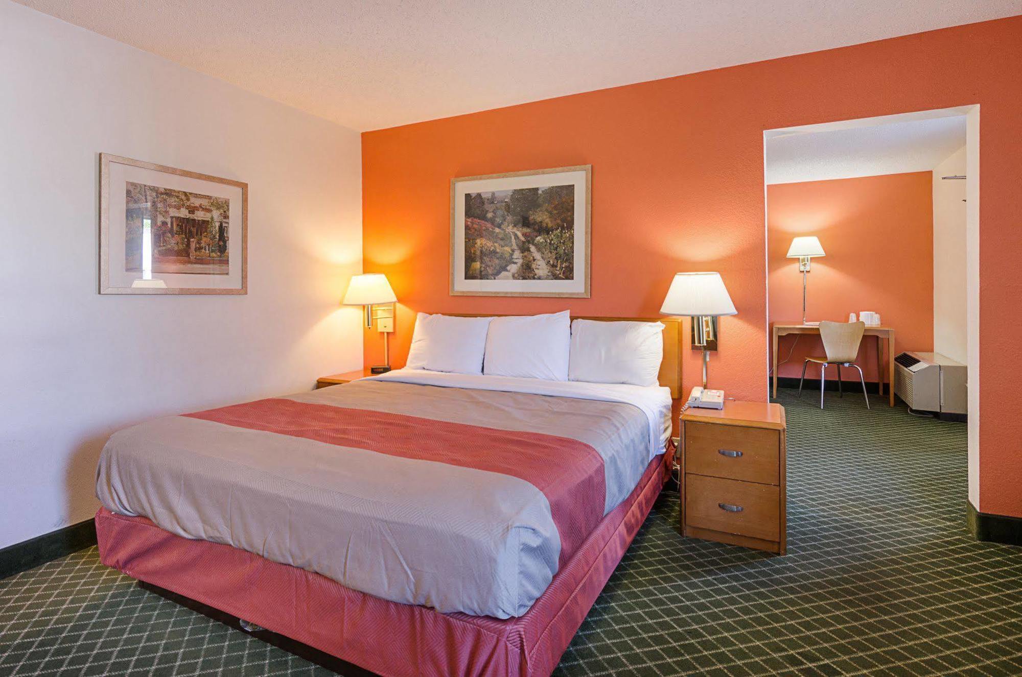 Econo Lodge Inn & Suites Johnson City Exteriér fotografie